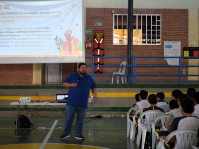 ESTUDIANTES CISNERISTAS RECIBIERON TALLER DE CIBERPAZ 