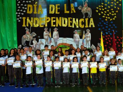 GALERÍA: IZADA DE BANDERA EN CONMEMORACIÓN A LA INDEPENDENCIA DE COLOMBIA 