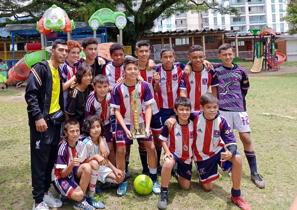 Con Éxito CulminÓ El Pimer Torneo RelÁmpago De FÚtbol Del Club Deportivo Cisneros Cisneros 4557